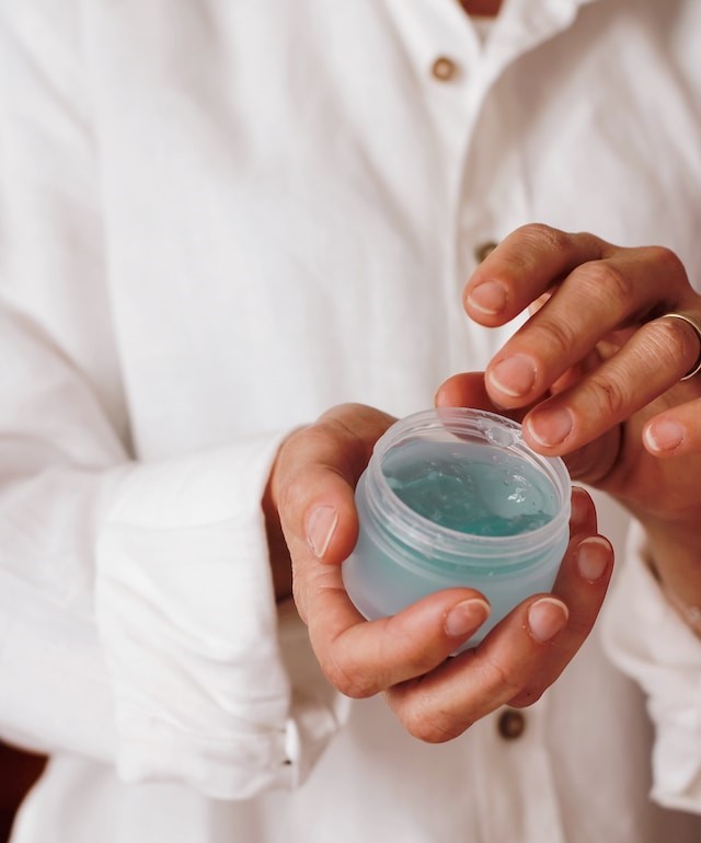 Jakie zabiegi może wykonywać kosmetyczka?